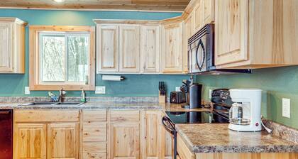 Private Dock, BBQ Ready: Lakefront Fifield Home!