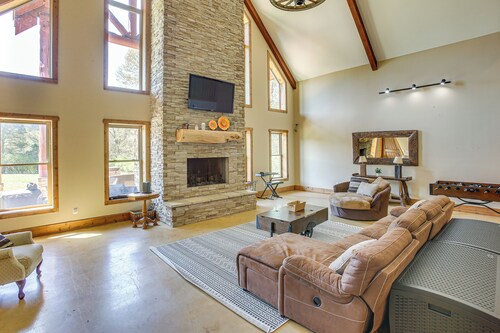 Spacious Group Getaway Near Cumberland River!