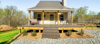 4 Mi to Lake Barkley: Pet-friendly Home w/ Hot Tub