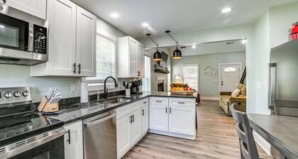 4 Mi to Lake Barkley: Pet-friendly Home w/ Hot Tub
