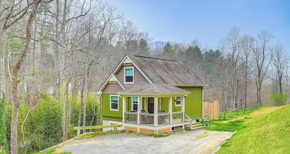 On Farm: Charming Hendersonville Retreat!