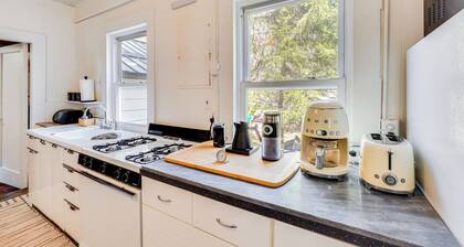 Historic Catskills Farmhouse Cottage by Belleayre