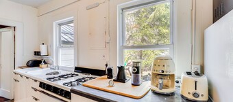 Historic Catskills Farmhouse Cottage by Belleayre