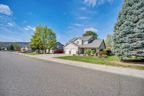 House (3 Bedrooms) | Interior - 2 Mi to Badger Mountain: Hot Tub Haven! (Richland)