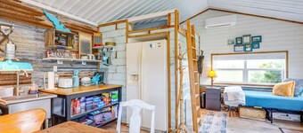 Bunkhouse on Working Texas Ranch w/ Horses & Cows!