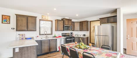 House (3 Bedrooms) | Interior