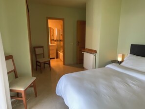 5 室のベッドルーム、アイロン / アイロン台、WiFi、ベッドシーツ