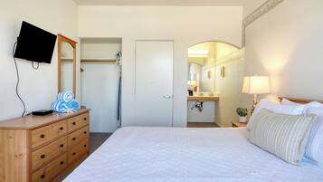 1 bedroom, desk, free WiFi, bed sheets