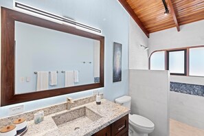 Apartamento, vistas al jardín | Baño