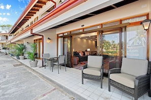Condo, quang cảnh vườn | Hiên
