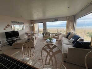 Smart TV - Beachfront Condo 3rd Floor Corner Unit sleeps 4, Spectacular Panoramic Ocean Vie (Seaside)