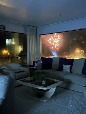 Interior - Beachfront Condo 3rd Floor Corner Unit sleeps 4, Spectacular Panoramic Ocean Vie (Seaside)