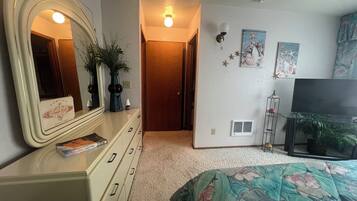 1 bedroom, iron/ironing board, free WiFi, bed sheets