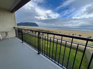 Property grounds - Beachfront Condo 3rd Floor Corner Unit sleeps 4, Spectacular Panoramic Ocean Vie (Seaside)