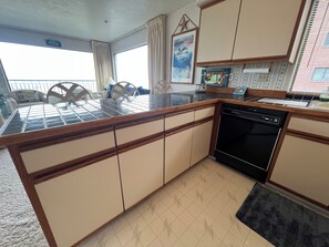 Fridge, oven, dishwasher, coffee/tea maker