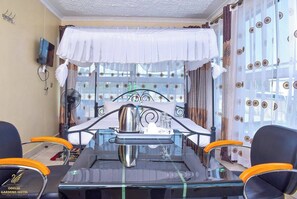 Free WiFi, bed sheets - ODELIA GARDENS HOTEL (Kisumu)