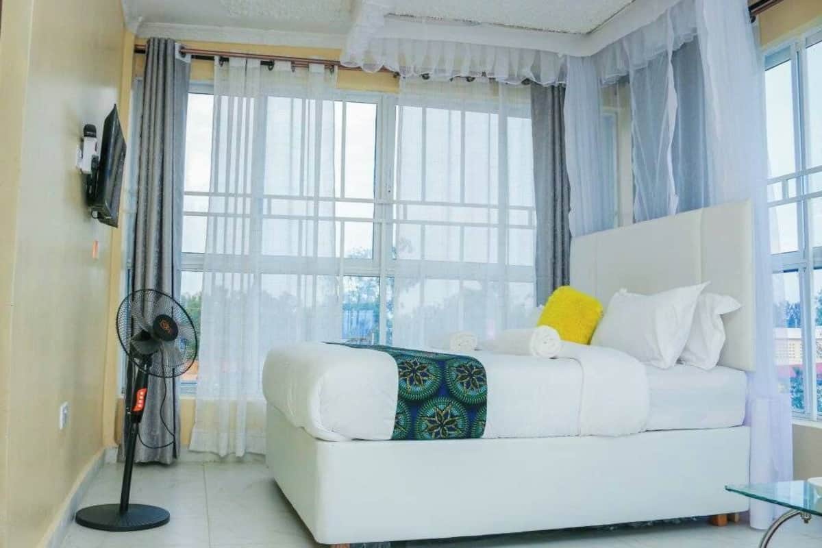 免费 WiFi、床单