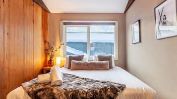 3 quartos, acesso à internet, roupa de cama