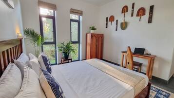 3 bedrooms, desk, iron/ironing board, WiFi