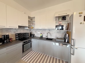 Interior - Two-bedroom Apartment With Sea View Artmare (Preko)