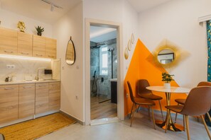 Apartment, Balcony | Private kitchen | Fridge, stovetop, cookware/dishes/utensils - Votanikos Lux (Athens)