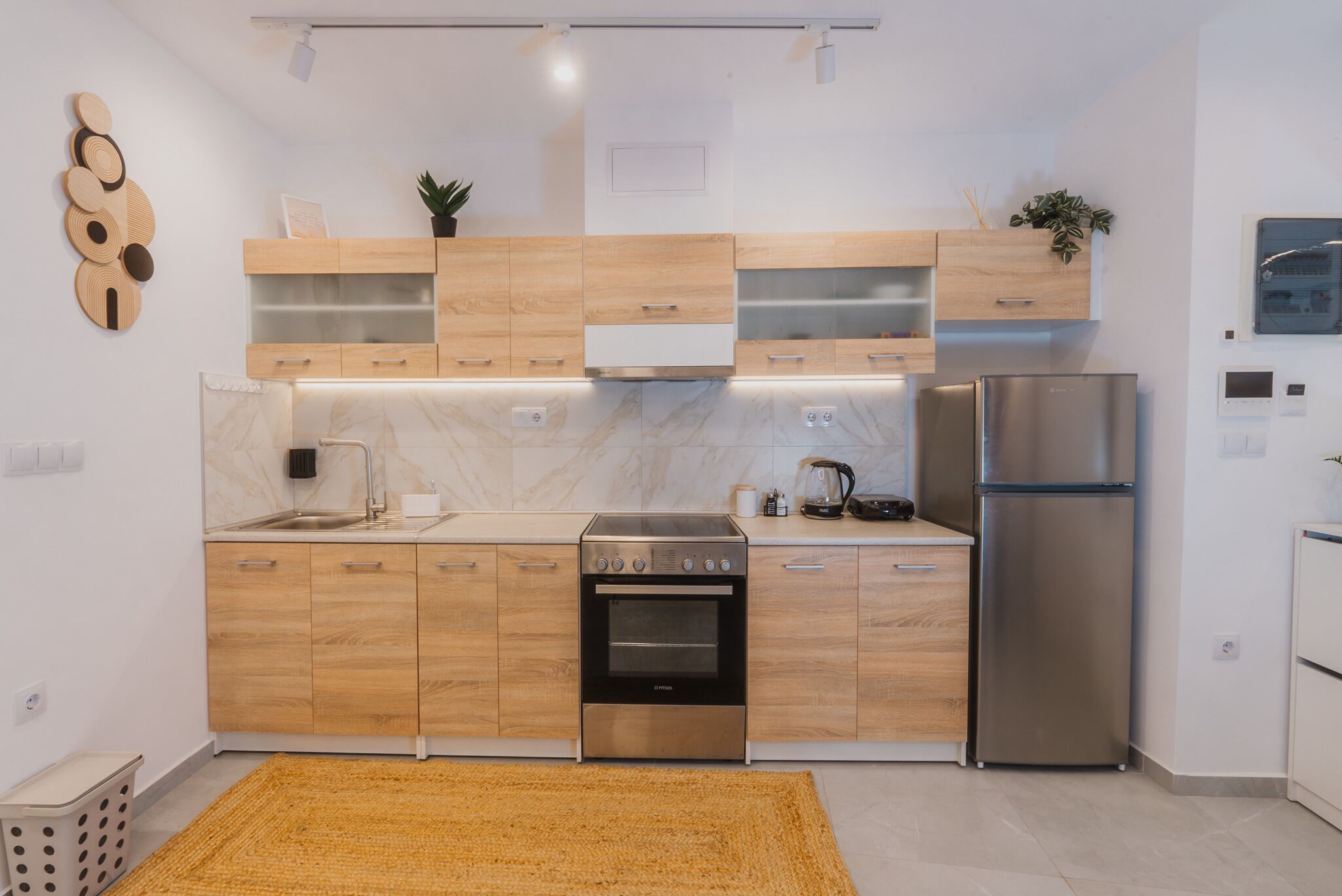 Apartment, Balcony | Private kitchen | Fridge, stovetop, cookware/dishes/utensils