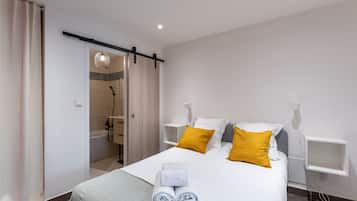 2 bedrooms, iron/ironing board, free WiFi, bed sheets