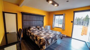 Basic Room, 1 Double Bed | Free WiFi, bed sheets