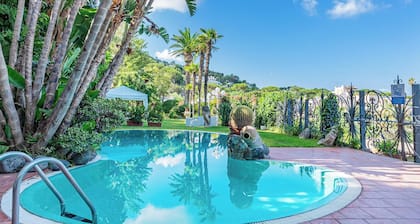 Charming two-room garden apartment in villa with swimming pool with thermal water