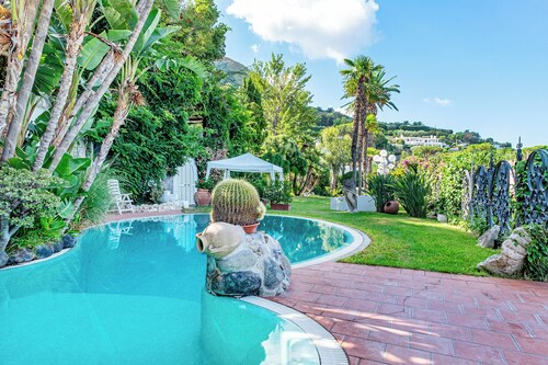 Charming two-room garden apartment in villa with swimming pool with thermal water