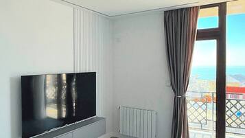 Apartment, 3 Bedrooms, Balcony, City View | Room amenity
