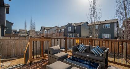 1 hr to Banff – Convenient for families and group travellers.