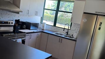 Coffee/tea maker, fridge, microwave, oven