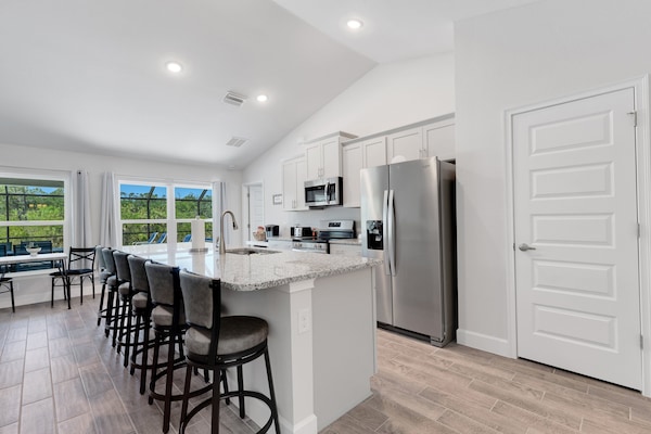 House, 4 Bedrooms | Private kitchen | Fridge, microwave, coffee/tea maker, toaster
