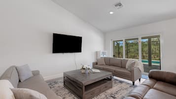 House, 4 Bedrooms | Living area | Smart TV, streaming services