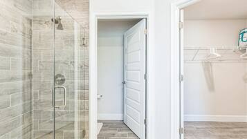 House, 4 Bedrooms | Bathroom