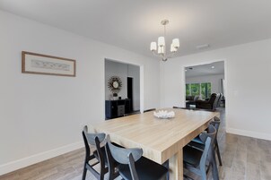 House, 4 Bedrooms | Dining