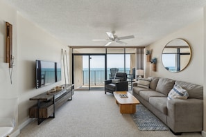 Lägenhet - 1 sovrum | Vardagsrum | Smart-tv och streamingtjänster