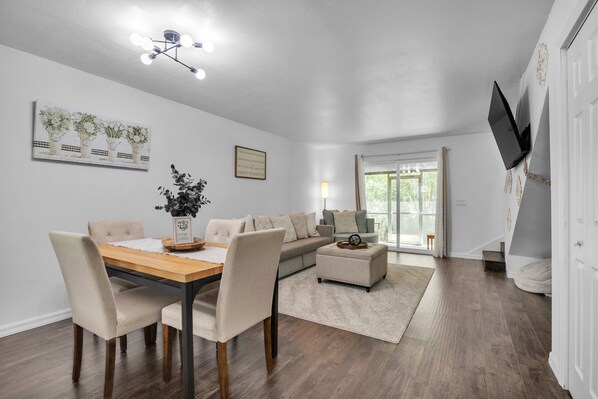 Maison mitoyenne, 2 chambres | Restauration