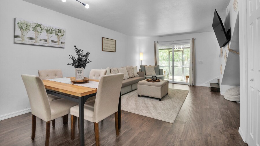 Be Our Guest - Cozy Townhome Near Downtown Ocala 2 Bedroom Townhouse