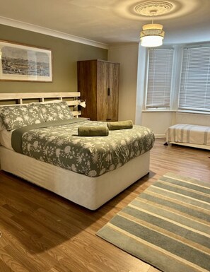 2 dormitorios, escritorio, tabla de planchar con plancha y wifi gratis