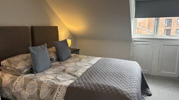 2 bedrooms, desk, iron/ironing board, travel cot