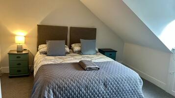 2 bedrooms, desk, iron/ironing board, travel cot