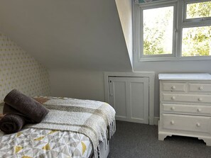2 soveværelser, skrivebord, strygejern/strygebræt, weekendseng