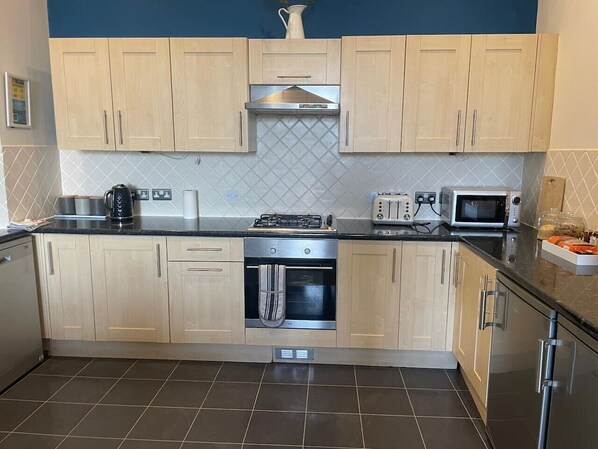 Fridge, microwave, oven, stovetop