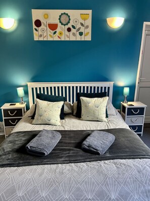 3 bedrooms, desk, iron/ironing board, travel crib