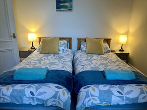 3 bedrooms, desk, iron/ironing board, travel crib