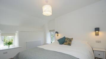 2 bedrooms, individually decorated, individually furnished, free WiFi
