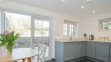 Dishwasher, cookware/dishes/utensils