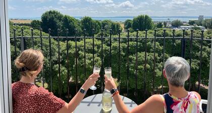 Skyline Oasis panoramic sea view